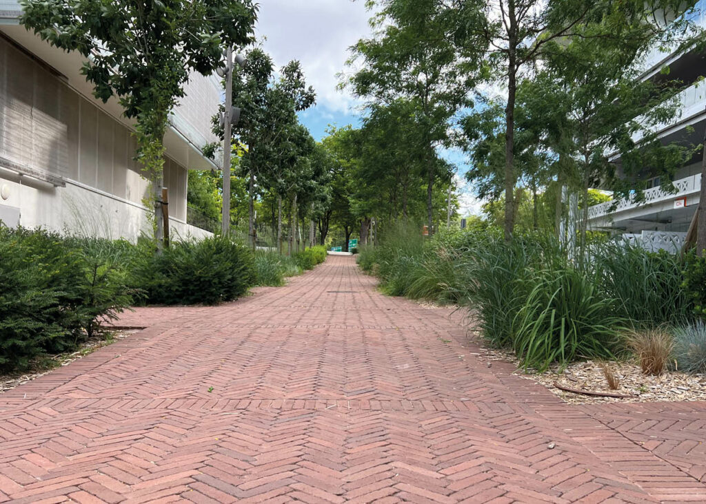 pavés briques en terre cuite pavés briques en terre cuite - Stade Roland Garros : découvrez le « Jardin des Mousquetaires »